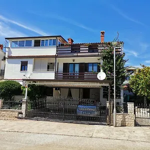 https://apartments-karin.in-istria.net