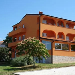 https://apartments-orange-medulin.in-istria.net